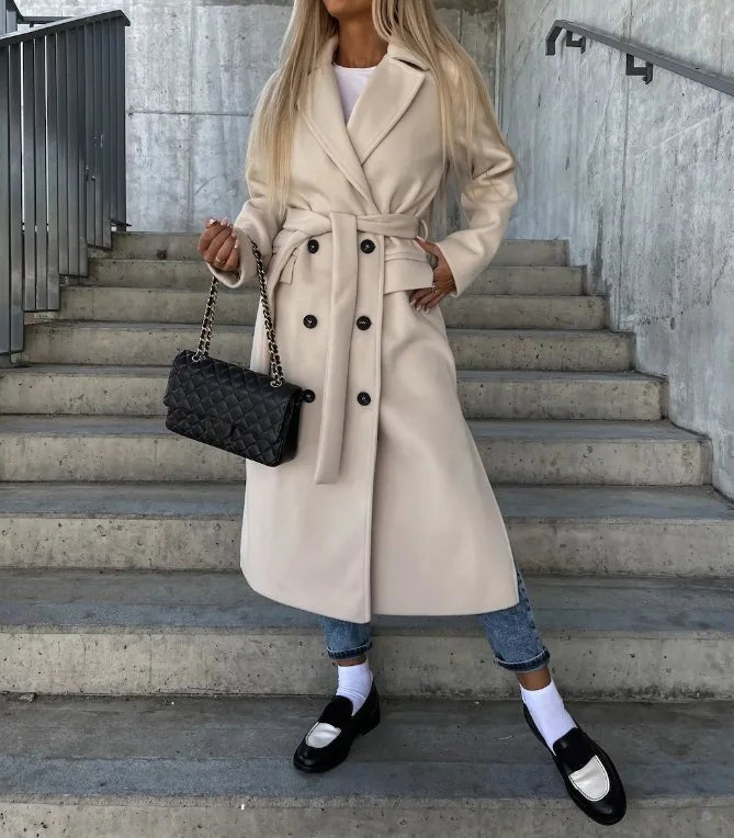 Oversized Damen-Zweireiher mit Reverskragen und Bindegürtel in langer Form für den Winter in Khaki