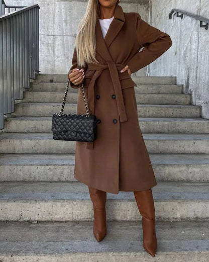 Oversized Damen-Zweireiher mit Reverskragen und Bindegürtel in langer Form für den Winter in Braun
