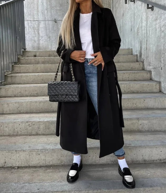 Oversized Damen-Zweireiher mit Reverskragen und Bindegürtel in langer Form für den Winter in Schwarz