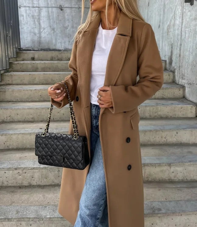 Oversized Damen-Zweireiher mit Reverskragen und Bindegürtel in langer Form für den Winter in Hellbraun