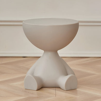 Runder Beistelltisch aus Kunststoff in Figurenform als Couchtisch oder Dekotisch in Grau
