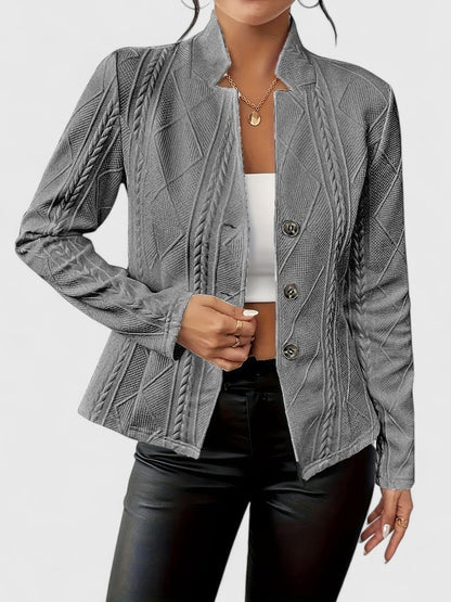 Taillierte Damen-Jacke mit Stehkragen, Reliefstruktur und Knopfleiste in Grau