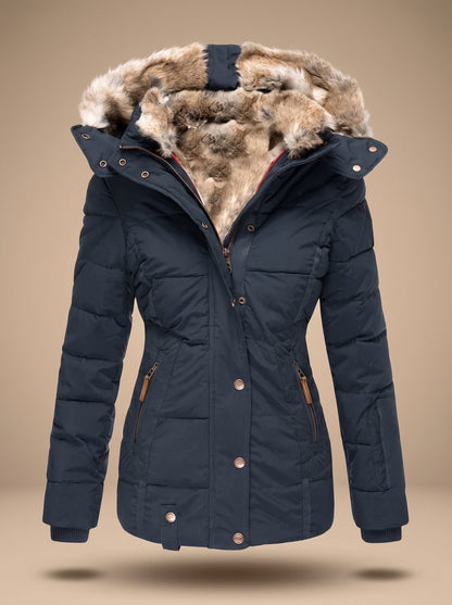 Taillierte Damen-Steppjacke mit gefütterter Kunstfellkapuze, Druckknopfleiste und Reißverschlusstaschen in Blau