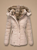 Taillierte Damen-Steppjacke mit gefütterter Kunstfellkapuze, Druckknopfleiste und Reißverschlusstaschen