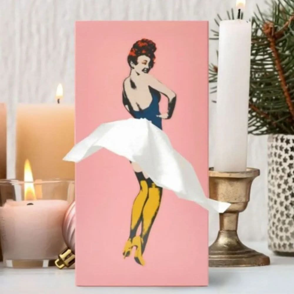 Taschentuchbox aus Kunststoff mit Retro-Tänzerin-Motiv, bei der das Taschentuch zum Rock wird in Rosa