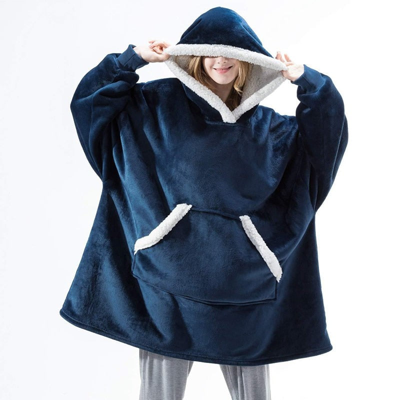 Übergroße Hoodie-Decke aus Fleece mit Sherpa-Futter, großer Kapuze und Kängurutasche in Blau