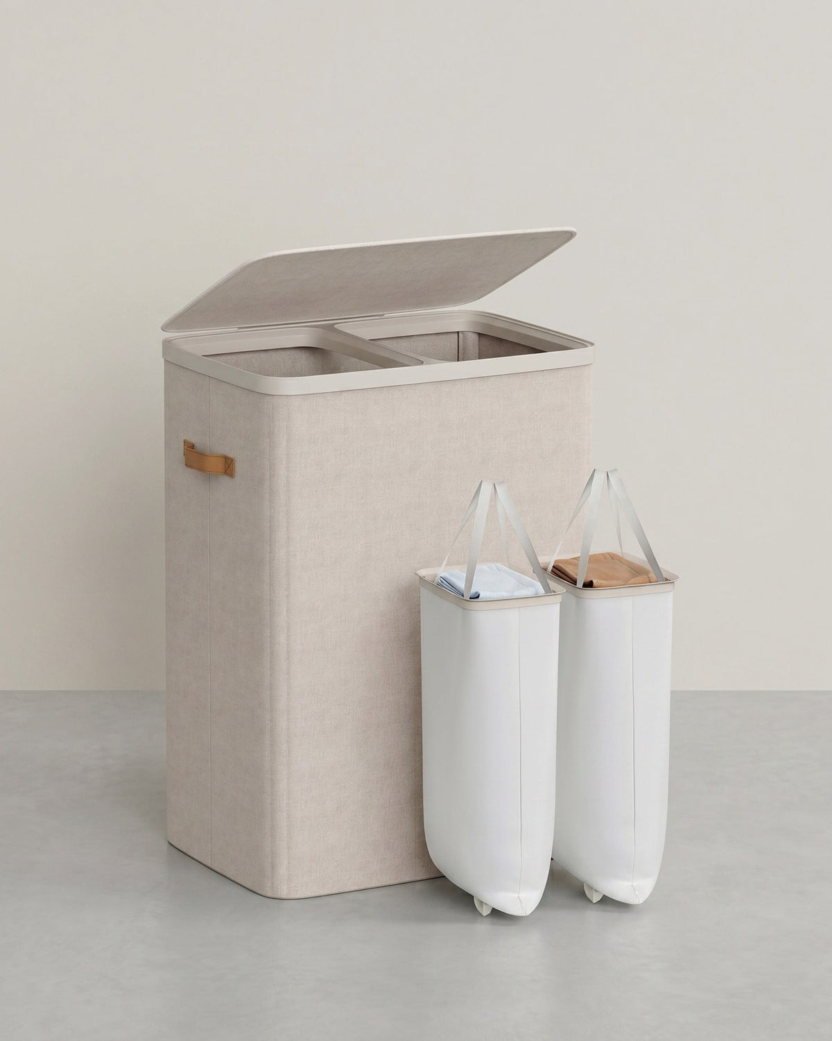 Wäschekorb mit 2 Fächern, 170 Liter, Deckel und herausnehmbaren Wäschesäcken in Beige