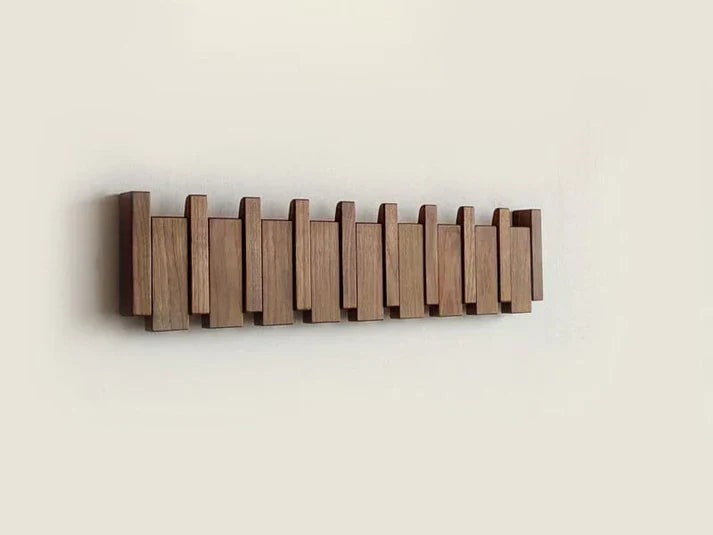 Wandgarderobe aus Massivholz im Klaviertasten-Design mit ausklappbaren Haken, Ansicht 8