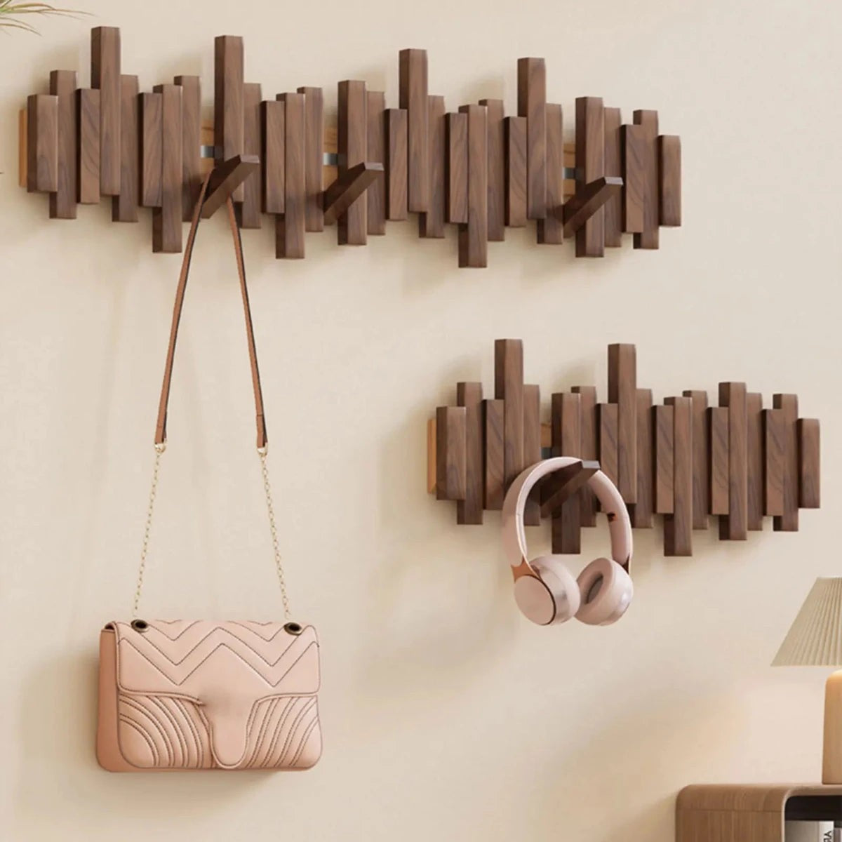 Wandgarderobe aus Massivholz im Klaviertasten-Design mit klappbaren Haken, Ansicht 6