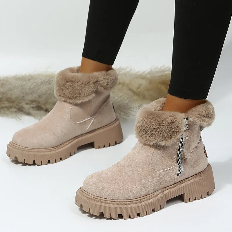 Warme Damen-Winterstiefeletten in Veloursoptik mit Kunstfellrand, Seitenreißverschluss und Profilsohle in Khaki