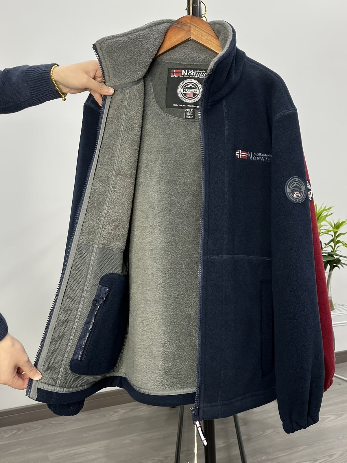 Warme Fleecejacke für Herren mit Stehkragen, Reißverschlusstaschen und Fleecefutter, Ansicht 23