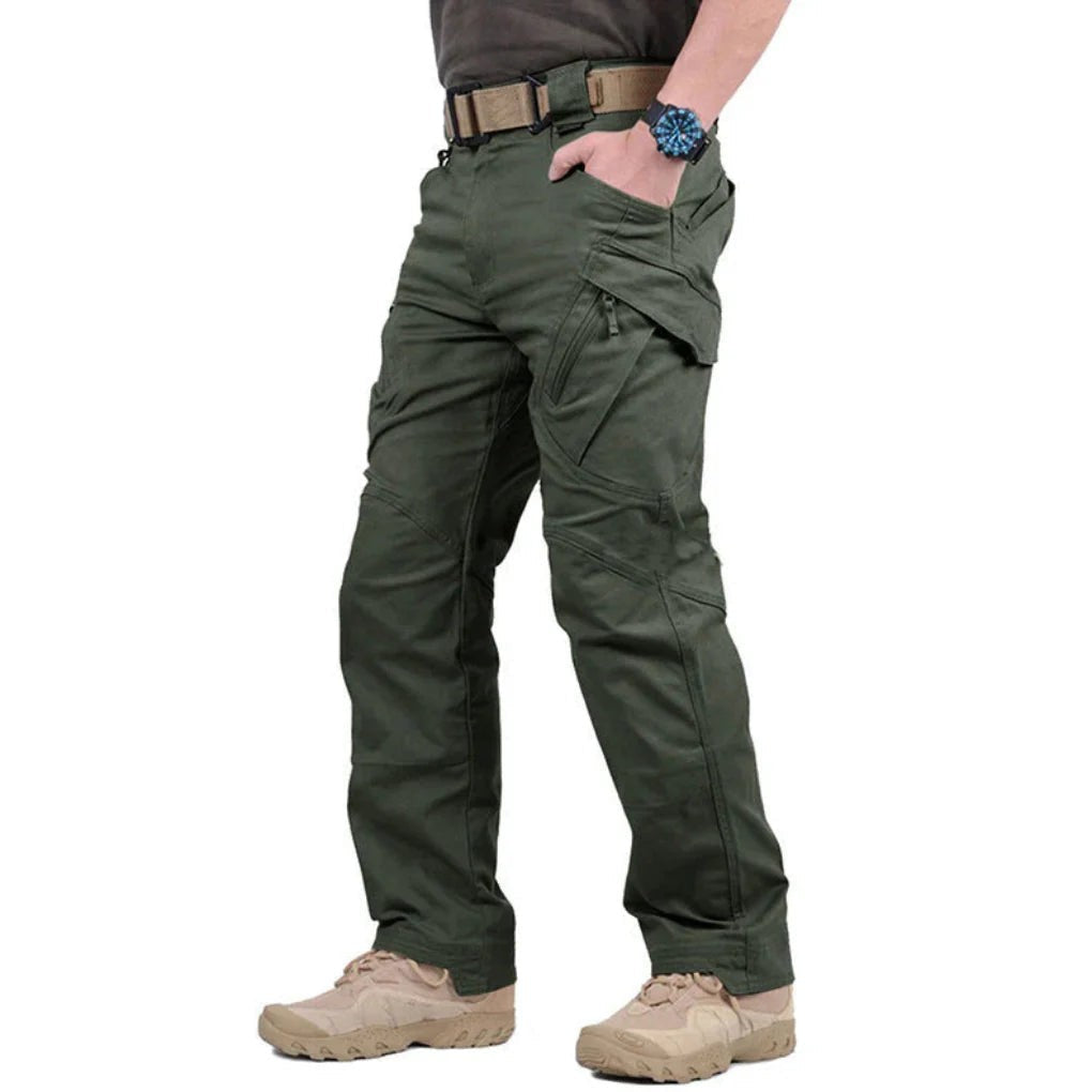 Wasserabweisende Herren-Outdoorhose mit versiegelten Nähten und Cargotaschen zum Wandern in Grün