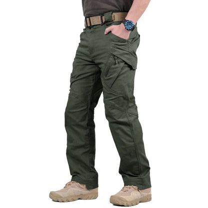 Wasserabweisende Herren-Outdoorhose mit versiegelten Nähten und Cargotaschen zum Wandern in Grün