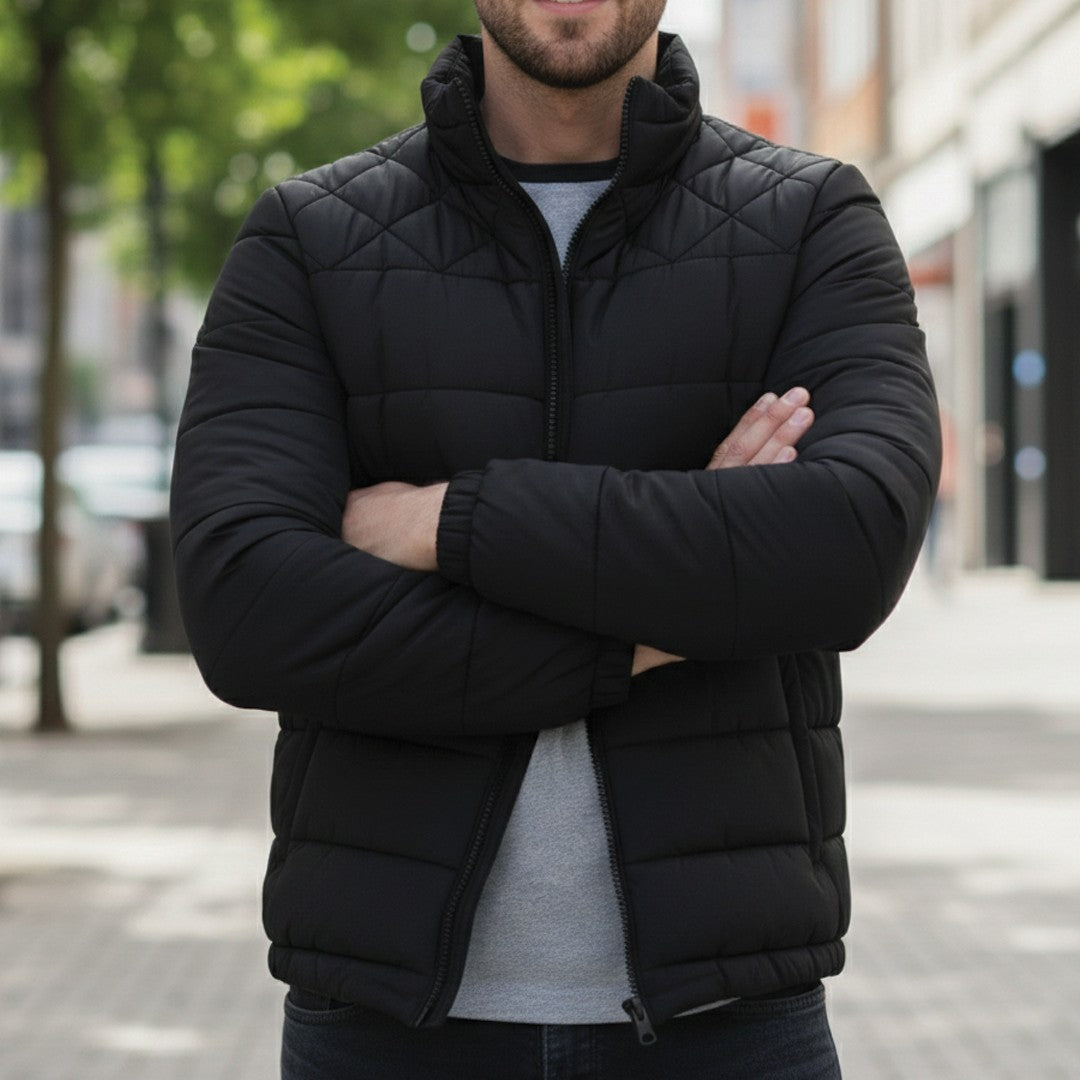 Wasserabweisende Herren-Pufferjacke mit Stehkragen und Reißverschlusstaschen in Schwarz