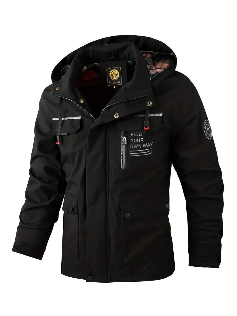 Wasserdichte Herren-Winterjacke mit verstellbarer Kapuze, gefütterter Innenseite und Pattentaschen in Schwarz