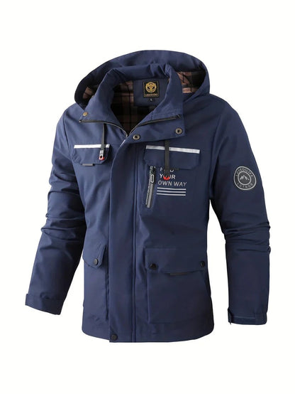 Wasserdichte Herren-Winterjacke mit verstellbarer Kapuze, gefütterter Innenseite und Pattentaschen in Marineblau