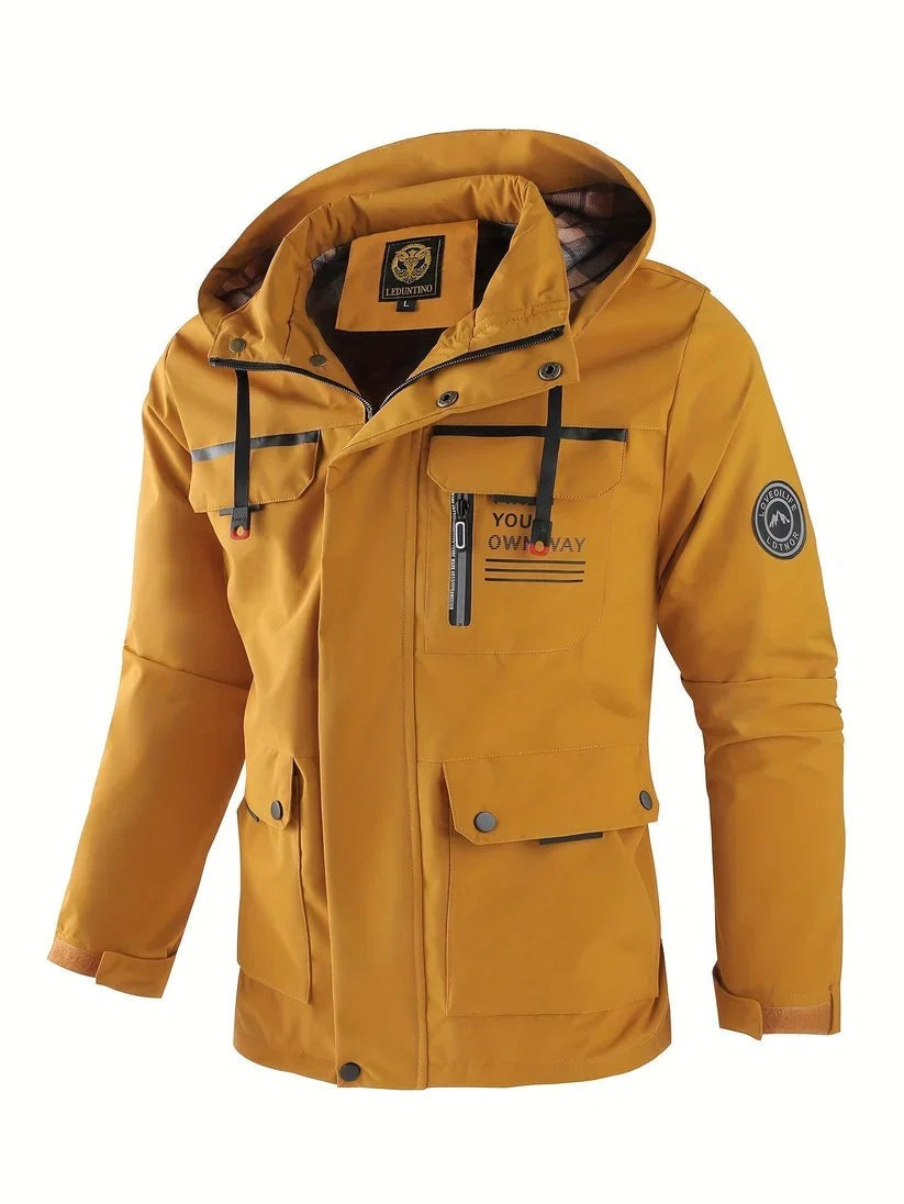 Wasserdichte Herren-Winterjacke mit verstellbarer Kapuze, gefütterter Innenseite und Pattentaschen in Gelb