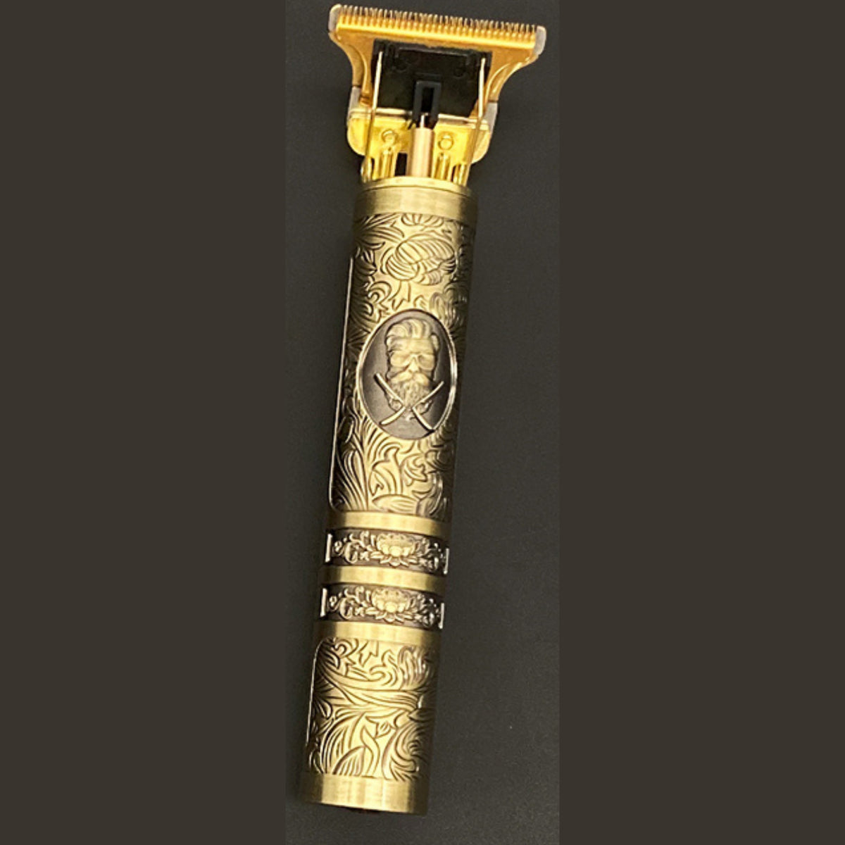 Wiederaufladbarer Haar- und Bartschneider im Vintage-Metallgehäuse mit T-Klinge und 4 Aufsätzen, Ansicht 6