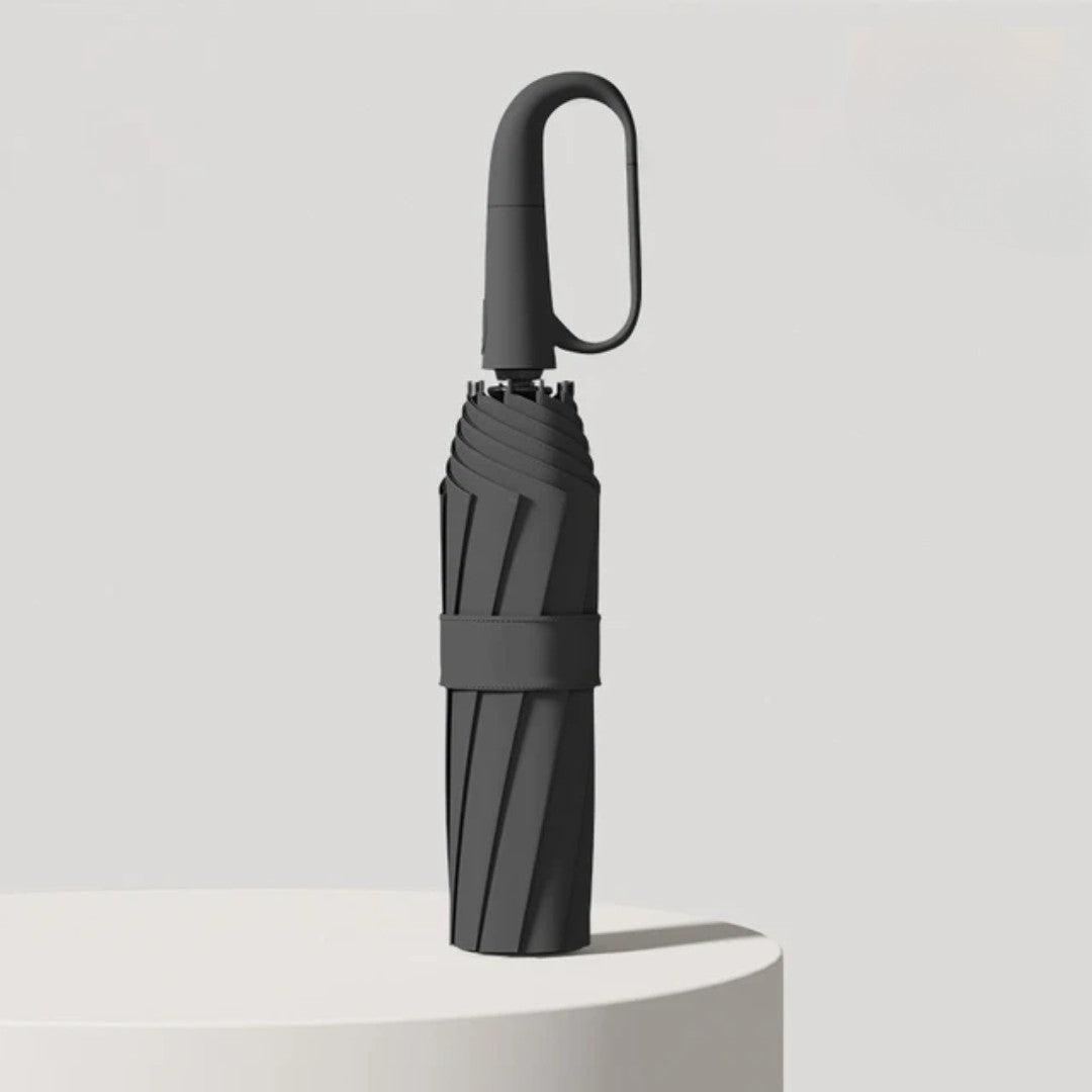 Windfester Taschenschirm aus Polyester mit reflektierendem Rand und Karabinergriff in Schwarz
