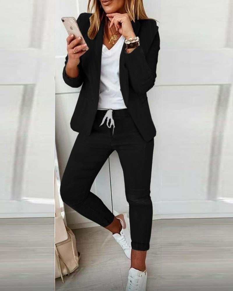 Zweiteiliges Damen-Set aus Blazer und Hose mit Kordelzug und elastischen Beinabschlüssen in Schwarz